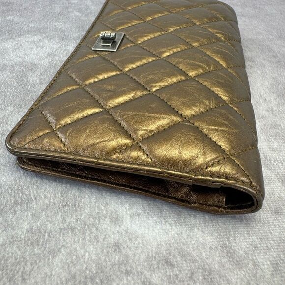 CHANEL Metallic Aged Calfskin Quilted Reissue Yen Wallet Bronze - Picture 5 of 14